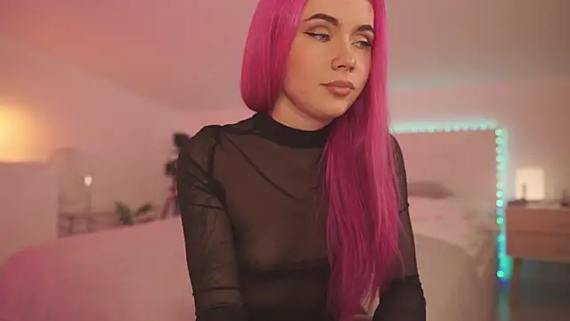 Sarah Pink online show from 18, 1, 2025