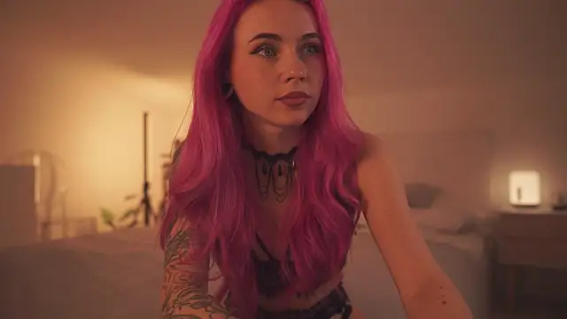 Sarah Pink online show from 7, 2, 2025