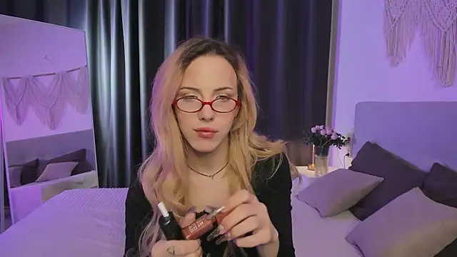Tiffany  King online show from 30, 4, 2026