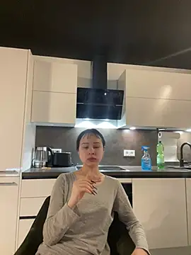 Just-Lilly online show from 10, 4, 2026