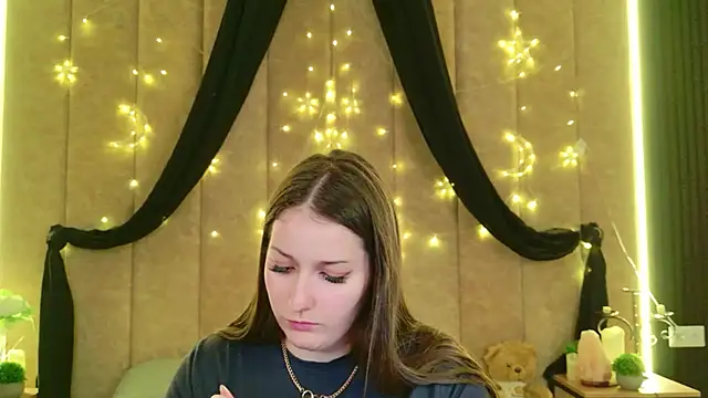 Anora Mills online show from 25, 3, 2026