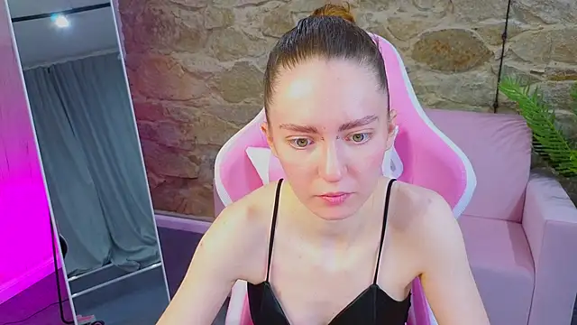 Snapshot of KristineValbuena chatting on 4, 2, 2026 KristineValbuena online show from 4, 2, 2026