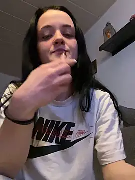 LeonieClaire online show from 9, 2, 2026