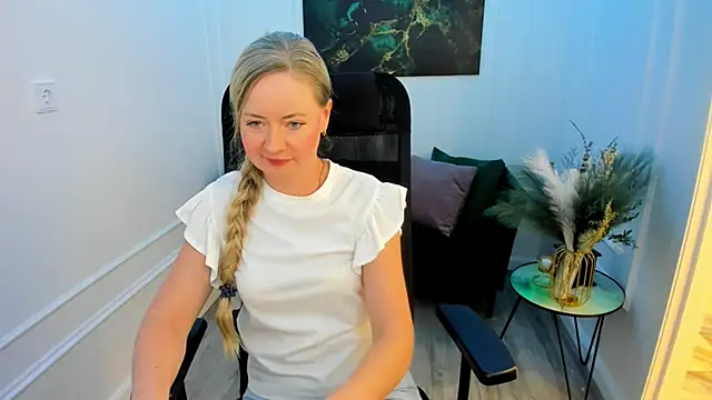 Snapshot of CharlotteKerti chatting on 25, 5, 2026 CharlotteKerti online show from 25, 5, 2026