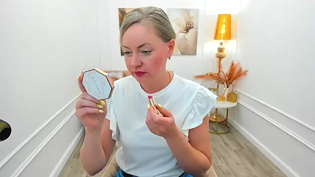 Snapshot of CharlotteKerti chatting on 7, 6, 2026 CharlotteKerti online show from 7, 6, 2026
