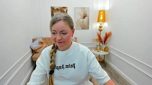 Snapshot of CharlotteKerti chatting on 19, 6, 2026 CharlotteKerti online show from 19, 6, 2026