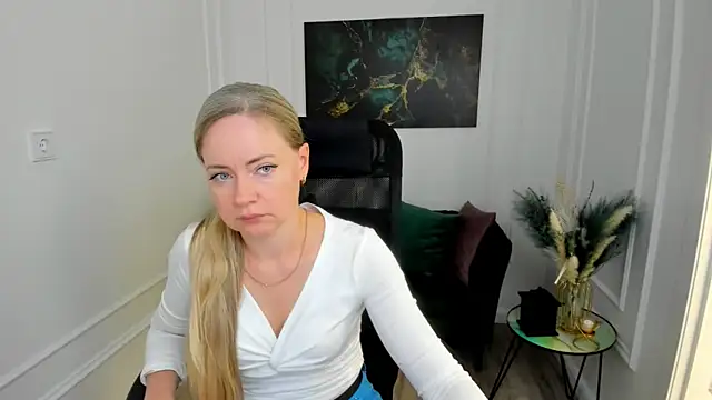 Snapshot of CharlotteKerti chatting on 22, 6, 2026 CharlotteKerti online show from 22, 6, 2026