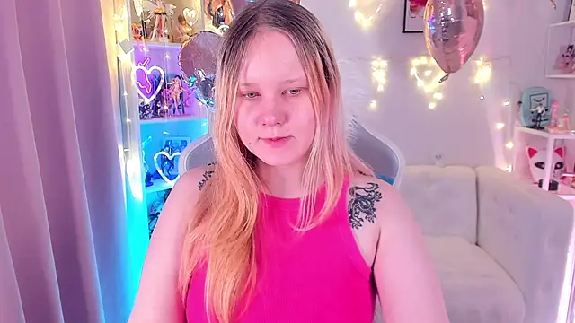 Snapshot of AnnieVibe chatting on 11, 2, 2026 AnnieVibe online show from 11, 2, 2026