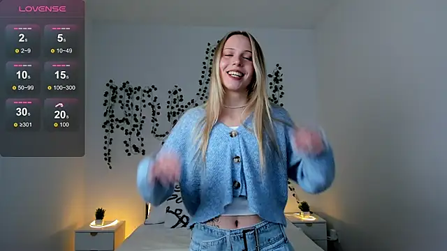 Snapshot of EllyMartinez chatting on 1, 2, 2026 EllyMartinez online show from 1, 2, 2026