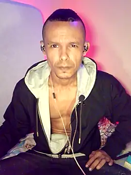 Snapshot of DeivisDeejay chatting on 4, 4, 2026 DeivisDeejay online show from 4, 4, 2026