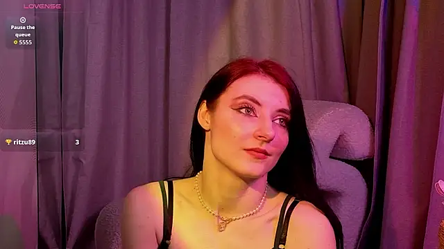 NicoleLuxe online show from 7, 3, 2026