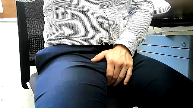 ItalianDaddyBear online show from 3, 2, 2026