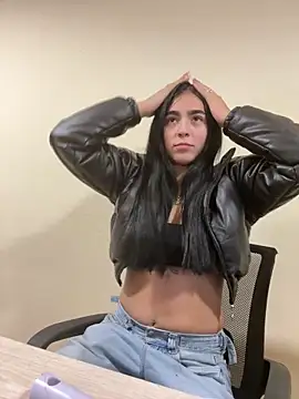 Sara Fernandez  online show from 4, 3, 2026