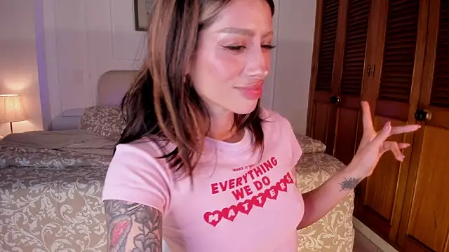 Snapshot of ConnieDeep chatting on 15, 4, 2026 ConnieDeep online show from 15, 4, 2026