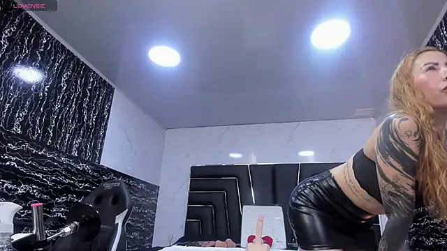 Snapshot of Ladyy_Scarlett chatting on 2, 7, 2026 Ladyy Scarlett online show from 2, 7, 2026
