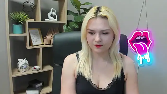 Snapshot of SweetLilyxo chatting on 17, 4, 2026 SweetLilyxo online show from 17, 4, 2026