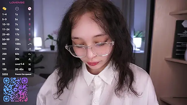 HannaHayles online show from 8, 4, 2026