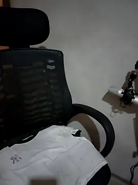 Snapshot of aki_zz69 chatting on 5, 2, 2026 aki zz69 online show from 5, 2, 2026