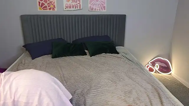 Snapshot of LovingWhisperr chatting on 17, 2, 2026 LovingWhisperr online show from 17, 2, 2026