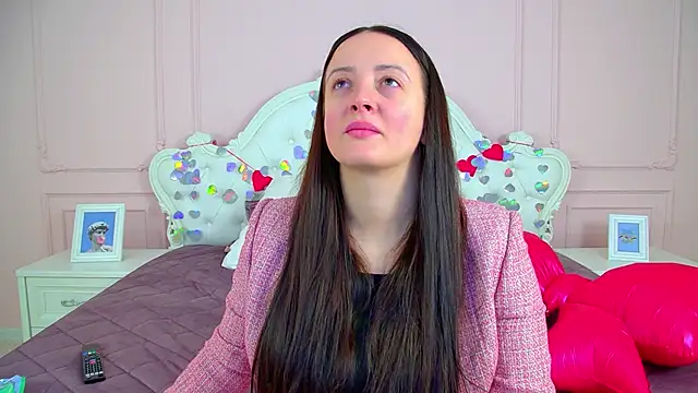 ElinaBellucci online show from 13, 2, 2026