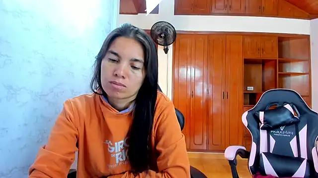 Snapshot of Emily_and_Soffy chatting on 16, 2, 2026 Emily and Soffy online show from 16, 2, 2026