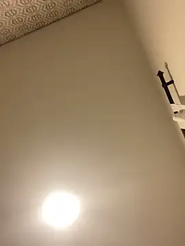 Mia rivers   online show from 15, 4, 2026