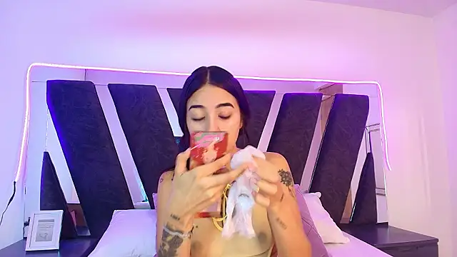 sophia love   online show from 11, 2, 2026