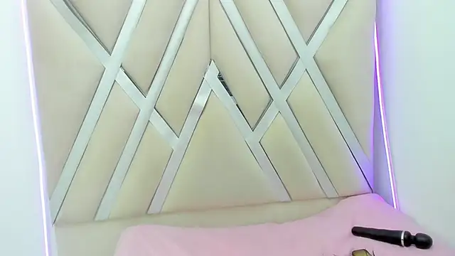 ninameduxx online show from 28, 2, 2026