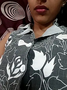 komalsharma99 online show from 27, 4, 2026