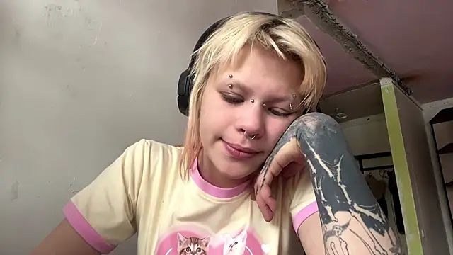 Snapshot of MeowMixer chatting on 7, 2, 2026 MeowMixer online show from 7, 2, 2026