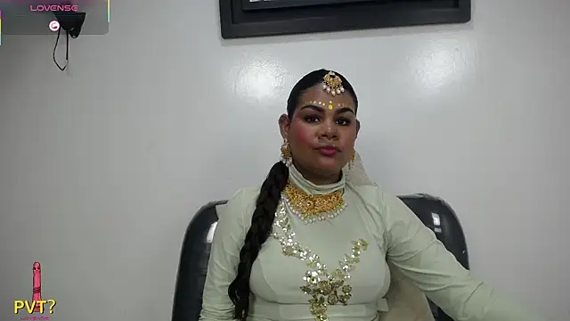 Snapshot of yaazhinii chatting on 4, 4, 2026 yaazhinii online show from 4, 4, 2026