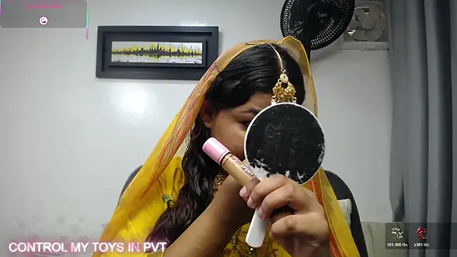 Snapshot of yaazhinii chatting on 10, 4, 2026 yaazhinii online show from 10, 4, 2026