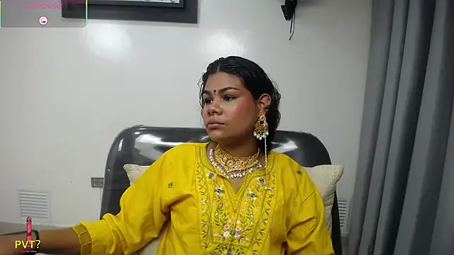 Snapshot of yaazhinii chatting on 12, 4, 2026 yaazhinii online show from 12, 4, 2026