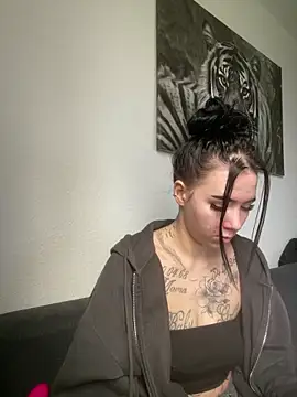 Snapshot of zoeelovee chatting on 25, 2, 2026 zoeelovee online show from 25, 2, 2026