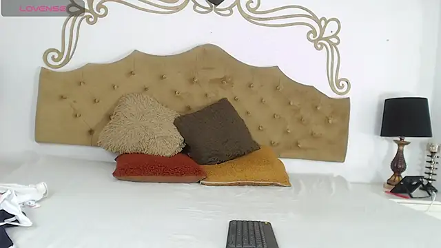 Snapshot of CloeCastillo chatting on 28, 2, 2026 CloeCastillo online show from 28, 2, 2026