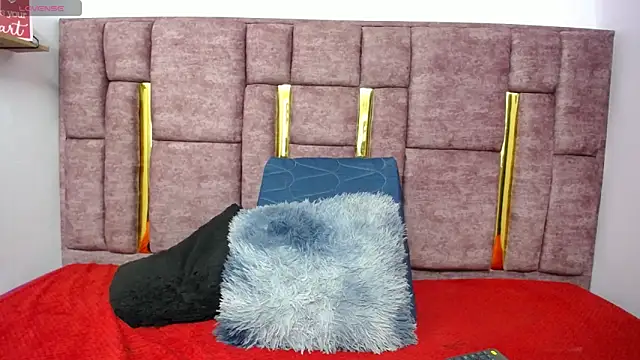 FRANCESCA LOVE  online show from 9, 4, 2026