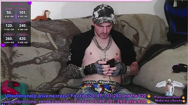 Snapshot of SwatRocShy chatting on 14, 4, 2026 SwatRocShy online show from 14, 4, 2026