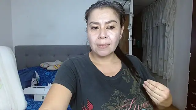 Karo sexy online show from 4, 10, 2025