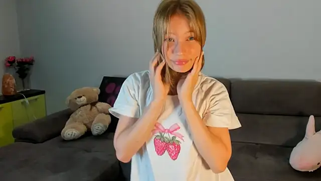 Snapshot of Kiracute18 chatting on 22, 6, 2026 Kiracute18 online show from 22, 6, 2026