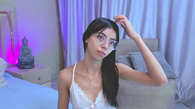 Snapshot of Mia_Naive chatting on 18, 5, 2026 Mia Naive online show from 18, 5, 2026