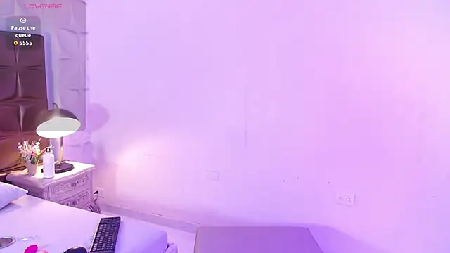 LunaJohns online show from 9, 4, 2026