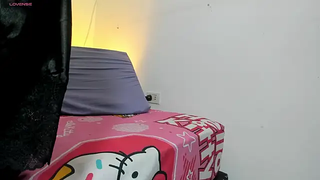 MiaEvans0 online show from 28, 5, 2026