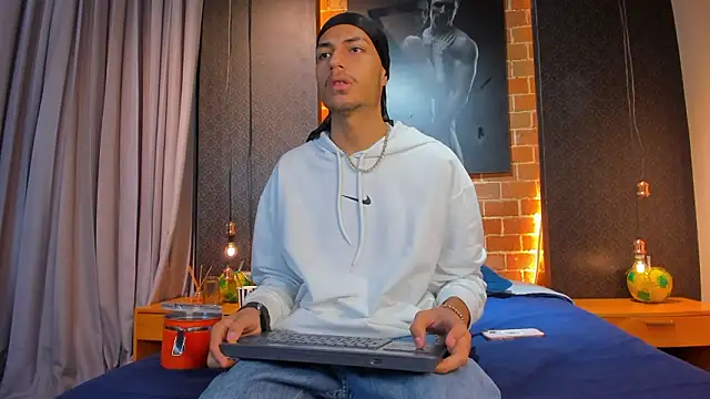 Snapshot of ItsZairen chatting on 8, 2, 2026 ItsZairen online show from 8, 2, 2026