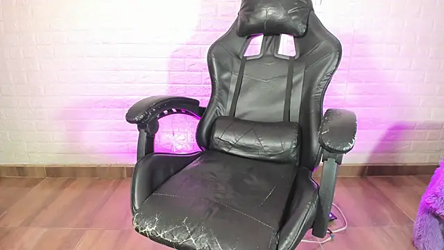 Snapshot of Sara_Love_1 chatting on 3, 5, 2026 Sara Love 1 online show from 3, 5, 2026