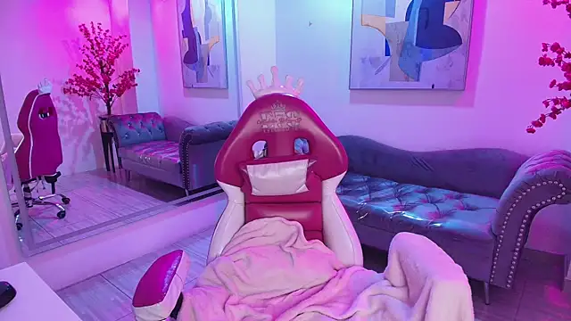 Chloe dolly online show from 19, 4, 2026