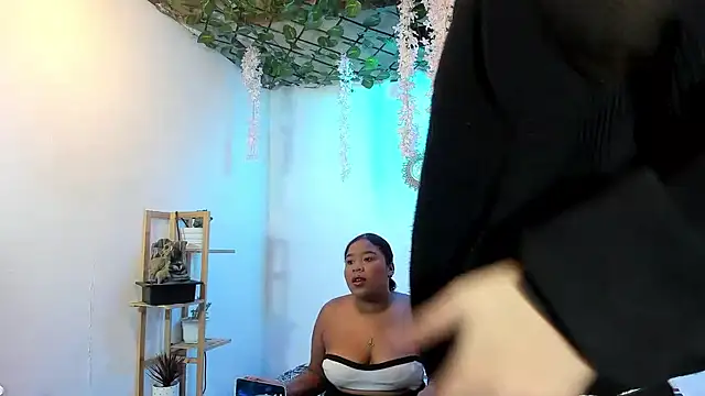 Lizeth hot2002 online show from 25, 2, 2026