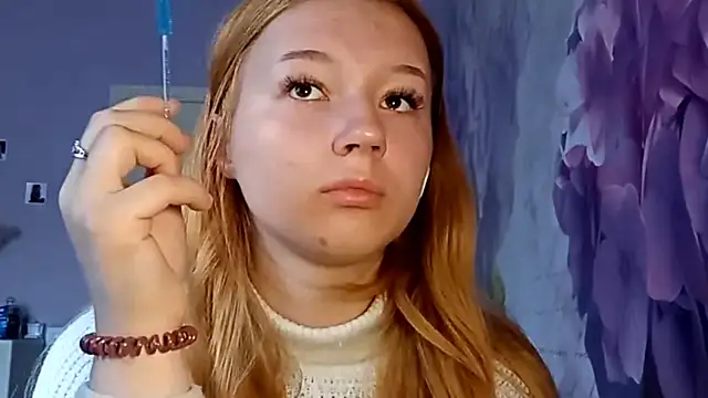 ChantayCambronne online show from 20, 4, 2026