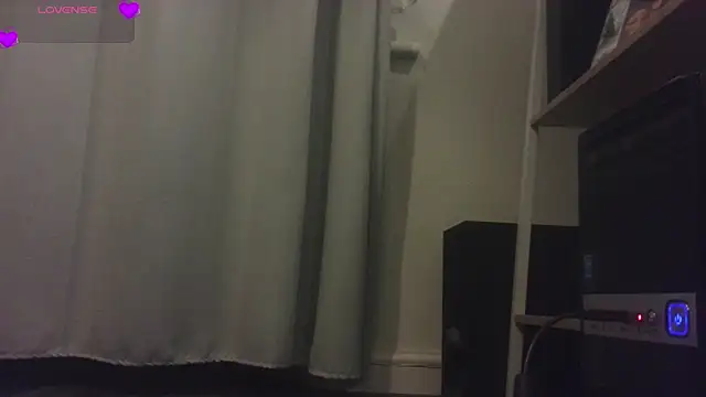 Petite Aurora online show from 25, 3, 2026