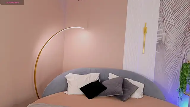 Abigail Forland online show from 5, 4, 2026