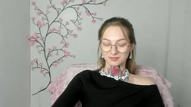 Esmi Winter online show from 26, 3, 2026